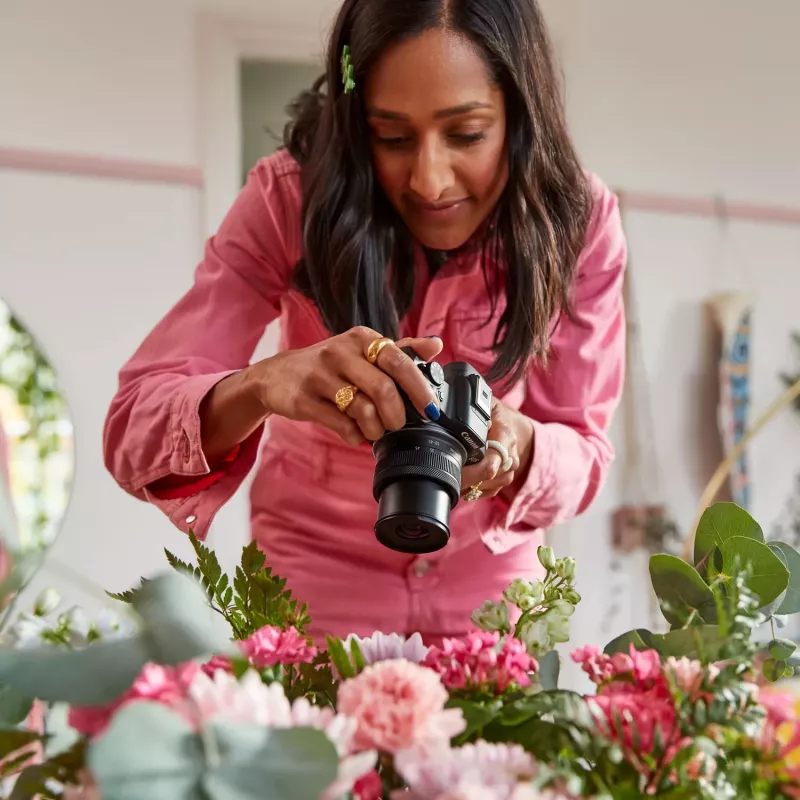 Canon EOS R50 MILC 24,2 MP CMOS 6000 x 4000 pikslit must