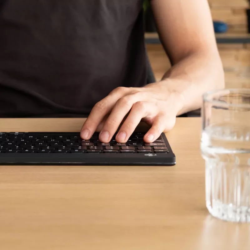 R-Go Tools Ergonoomiline klaviatuur R-Go Compact Break, kompaktne klaviatuur pausitarkvaraga, AZERTY (FR), Bluetooth, must