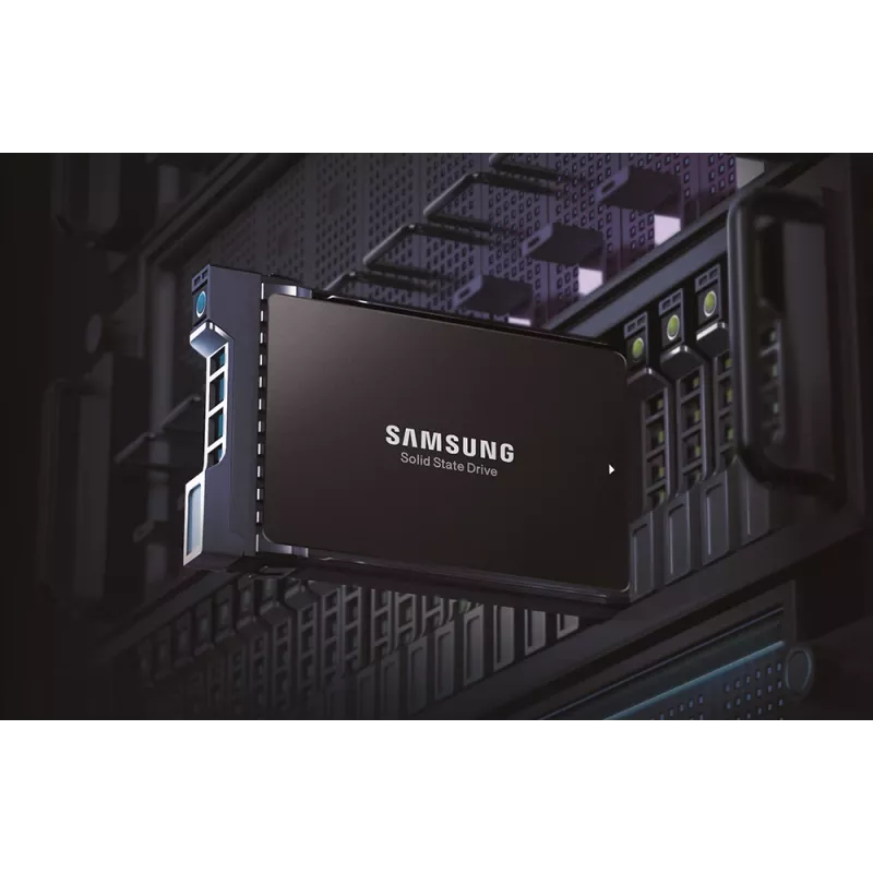 2,5-tolline PCIe 3.0 NVMe SSD Samsung MZ-QLB7T6B0 7,68 TB — lugemine 3000 MB/s, kirjutamine 2200 MB/s