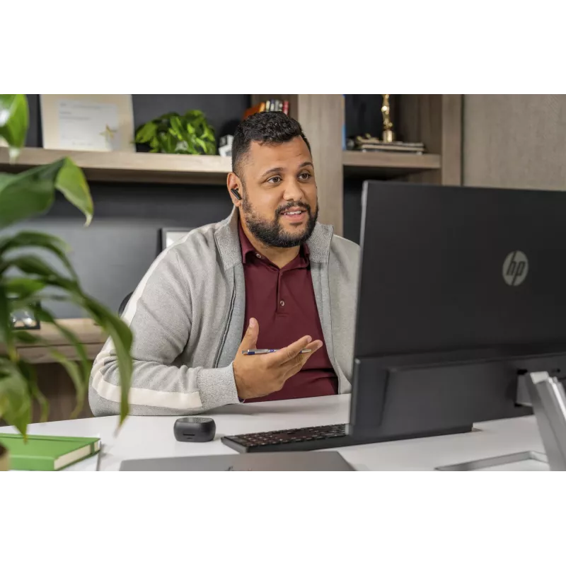 HP Poly Voyager Free 60+M UC Carbon Must kõrvaklapid + BT700 USB-C adapter + puuteekraaniga laadimisümbris