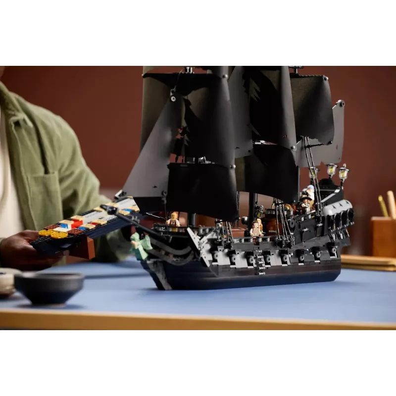 LEGO ICONS 10365 kapten Jack Sparrow' piraadilaev
