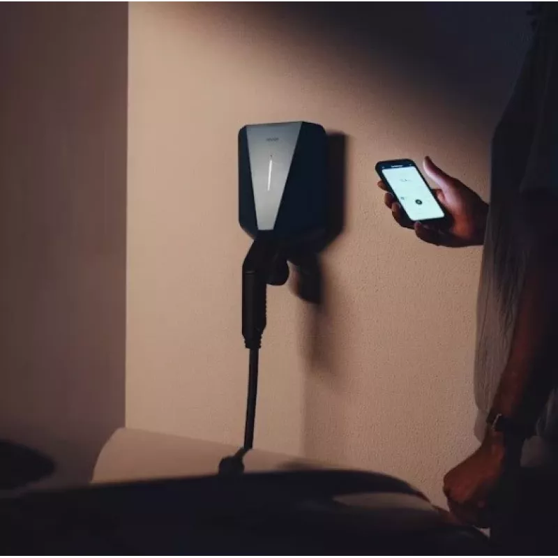 Seinale paigaldatav EASEE Easee Up elektrisõiduki laadija 1,4–22 kW mudel 10141