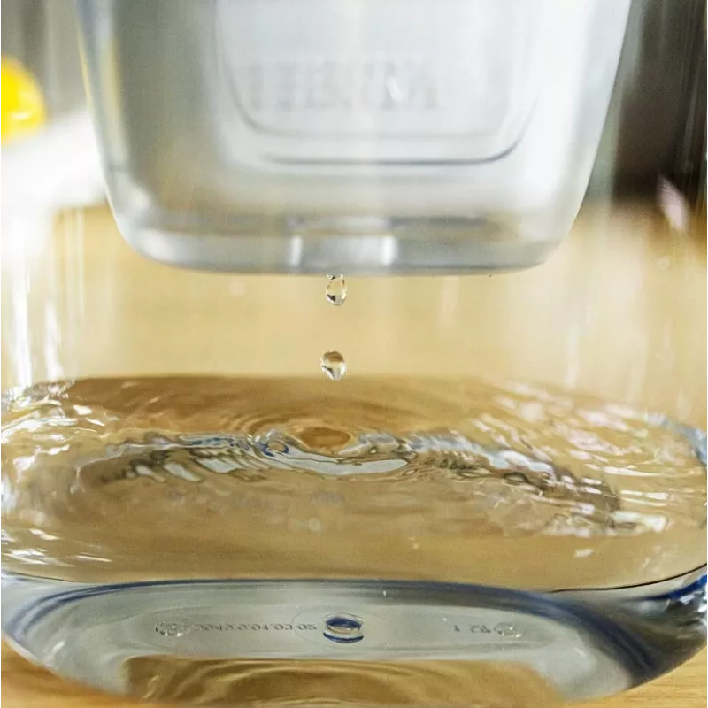 Veefiltri kann BRITA Style Essential XL koos MAXTRA PRO Pure Performance filtritega (3) — valge