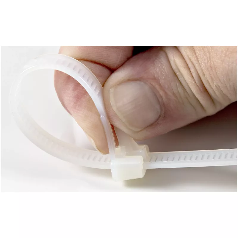 StarTech.com 10-tollised (25 cm) korduvkasutatavad kaablisidemed – 1/4 tolli (7 mm) laiad, 2-1/2 tolli (65 mm) kimbu läbimõõt, 50 naela (22 kg) tõmbetugevus, vabastatavad nailonsidemed, sise-/välistingimustesse, 94V-2/UL loetletud, 100 tk pakend – valge