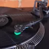 Audio-Technica AT-VM95E/H helipeaga monteeritud fonokassett koos AT-HS6BK peatoega (must/roheline)