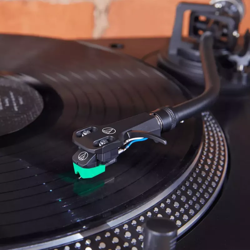 Audio-Technica AT-VM95E/H helipeaga monteeritud fonokassett koos AT-HS6BK peatoega (must/roheline)