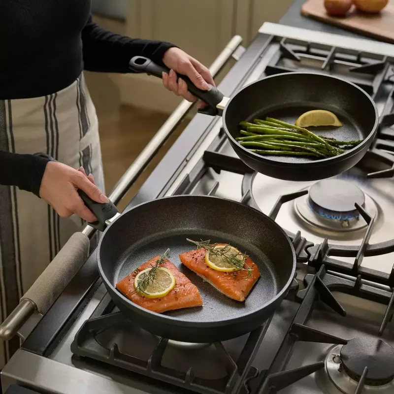 Universaalne pann Fissler Adamant Comfort ümmargune 20 cm must