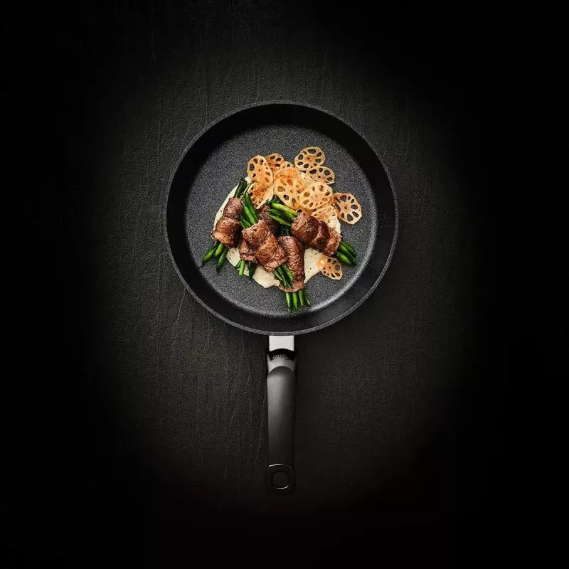Universaalne pann Fissler Adamant Comfort ümmargune 20 cm must