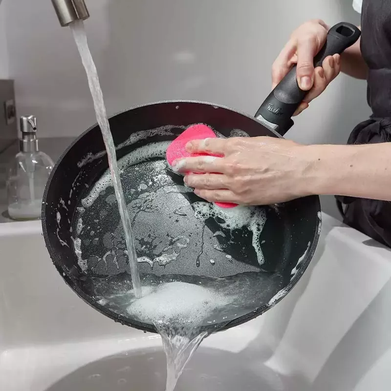 Universaalne pann Fissler Adamant Comfort ümmargune 24 cm Must