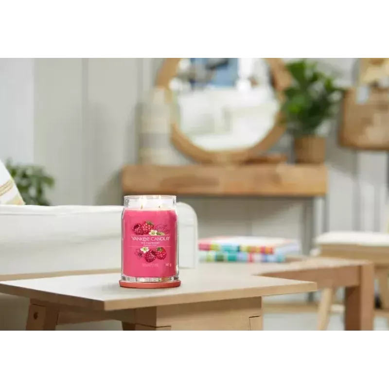Vahaküünal Yankee Candle Cylinder Raspberry Crimson — Kõrgus 157 mm, Läbimõõt 93 mm, Kaal 567 g, 1 tk