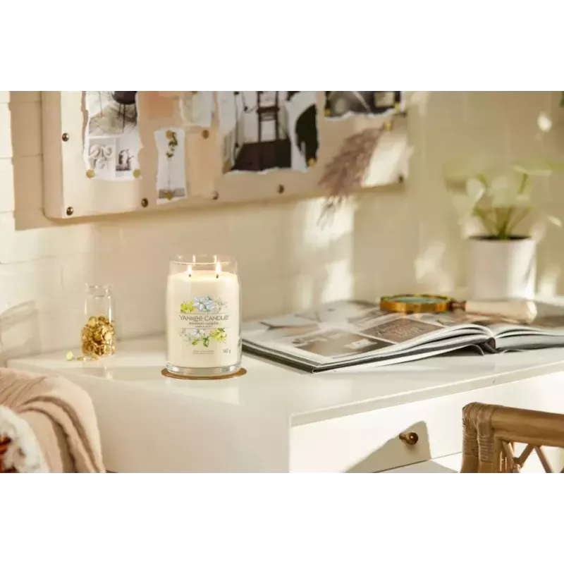 Vahaküünal Yankee Candle Midnight Jasmine 157mm Kõrgus 93mm Laius 567g