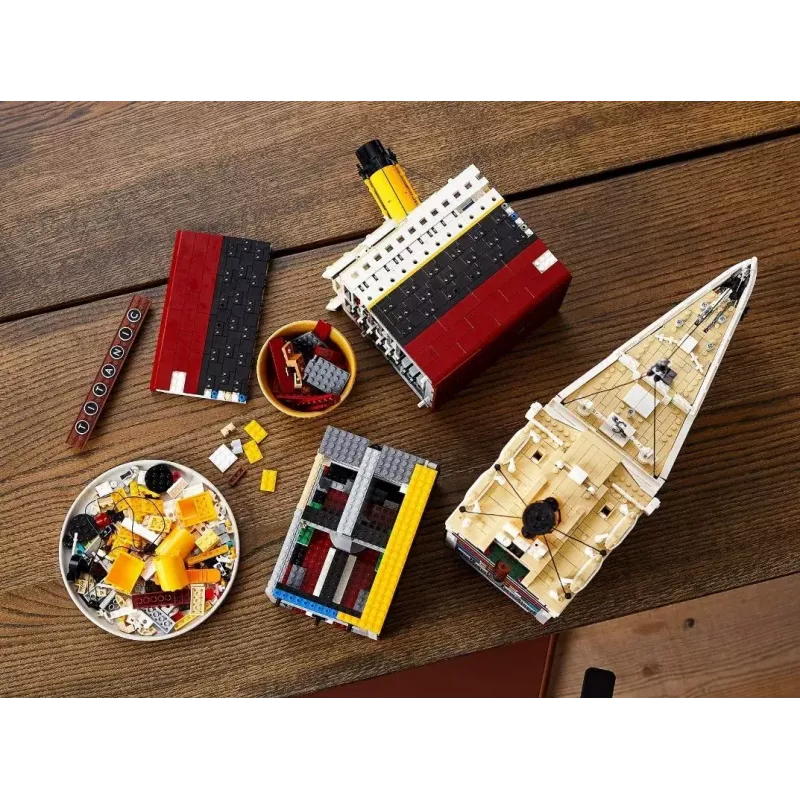 LEGO ehituskomplekt ICONS 10294 Titanic mudelikoopia — 9090 detaili, 18+