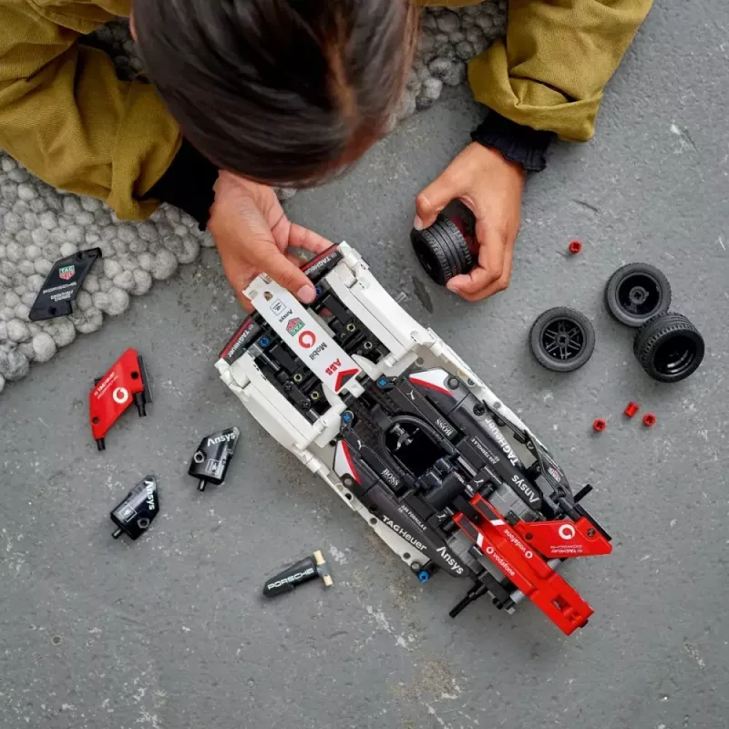 LEGO klotsikomplekt Formula E Porsche 99X Electric mudel 42137 – ehitust mängukomplekt