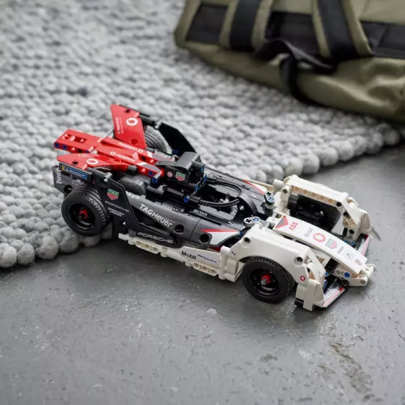 LEGO klotsikomplekt Formula E Porsche 99X Electric mudel 42137 – ehitust mängukomplekt