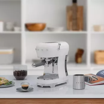 Espressomasin Smeg 1.1 L ECF02WHEU