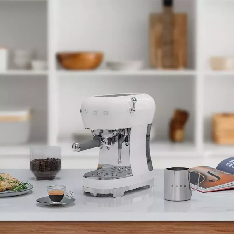 Espressomasin Smeg 1.1 L ECF02WHEU