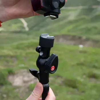 Manfrotto MLH1HS-2 külmkinga kallutuspea valgusliigendiga ja vihmavarjuhoidikuga