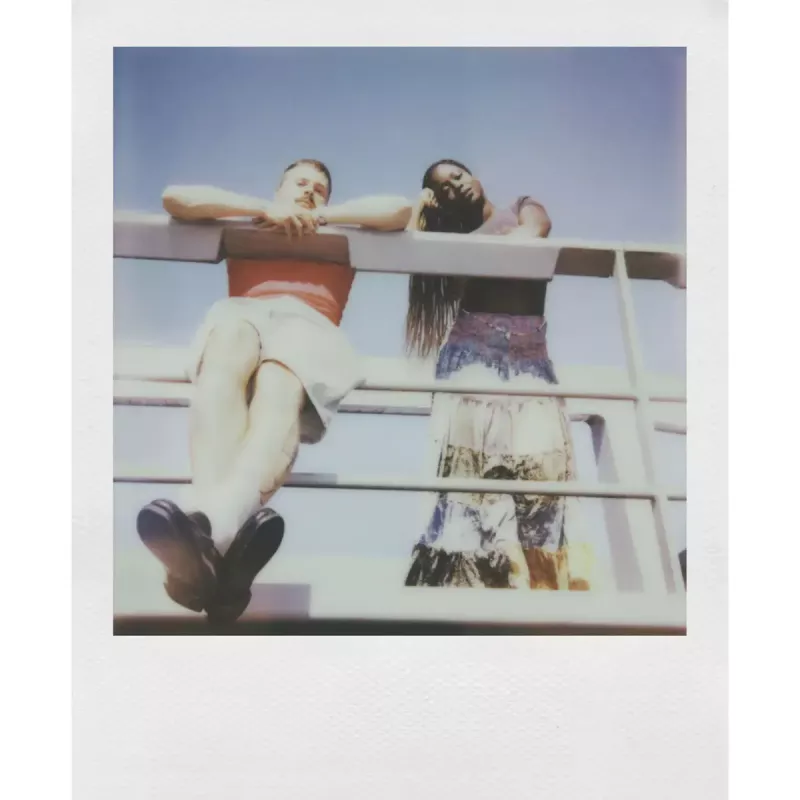 Hetkkaamera POLAROID Now Gen 3 kollane — mudel 9158, analoog-hetkprindi kaamera, integreeritud välklamp