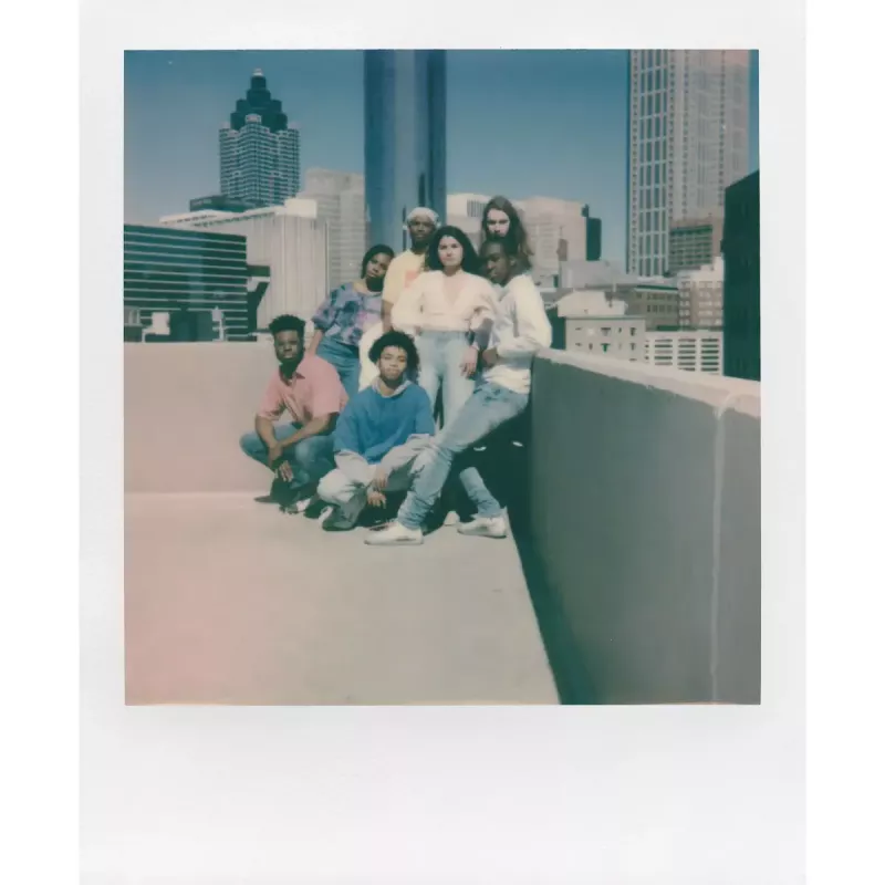Hetkkaamera POLAROID Now Gen 3 kollane — mudel 9158, analoog-hetkprindi kaamera, integreeritud välklamp