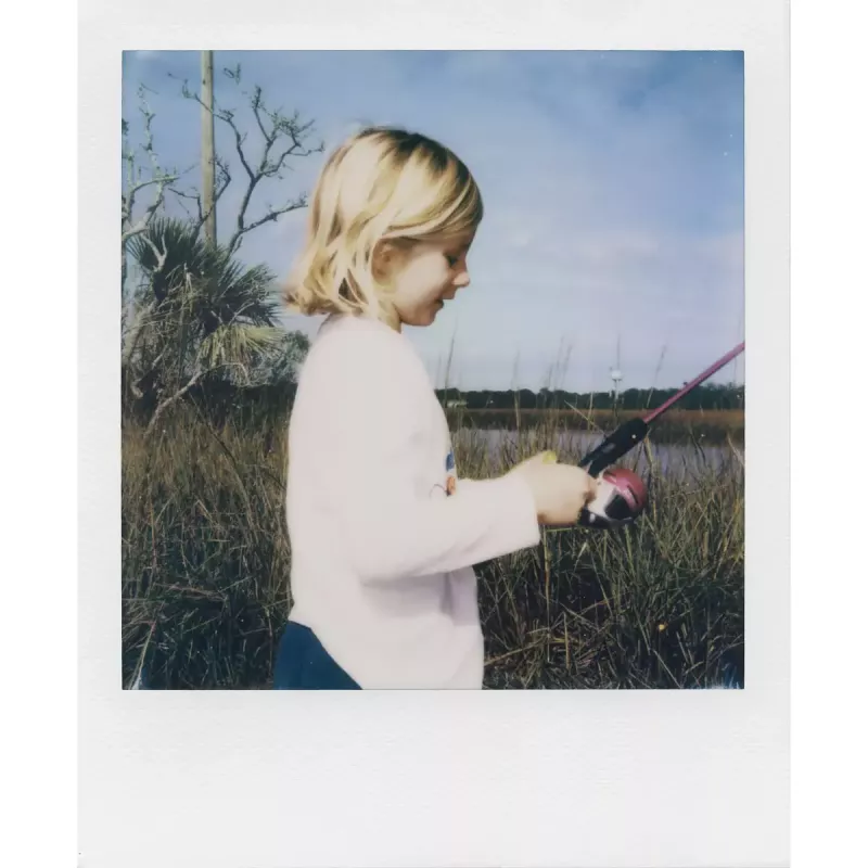 Hetkkaamera POLAROID Now Gen 3 kollane — mudel 9158, analoog-hetkprindi kaamera, integreeritud välklamp