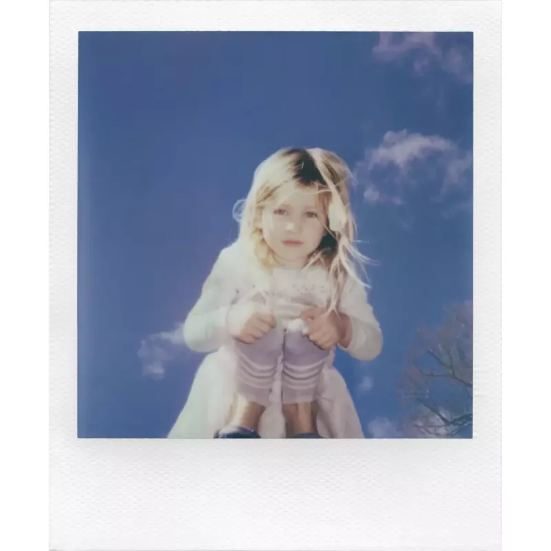 Hetkkaamera POLAROID Now Gen 3 kollane — mudel 9158, analoog-hetkprindi kaamera, integreeritud välklamp