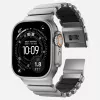 NOMAD Stratos Band - titaanist käepael Apple Watchile 49mm FKM-iga (looduslik titaan, must FKM)