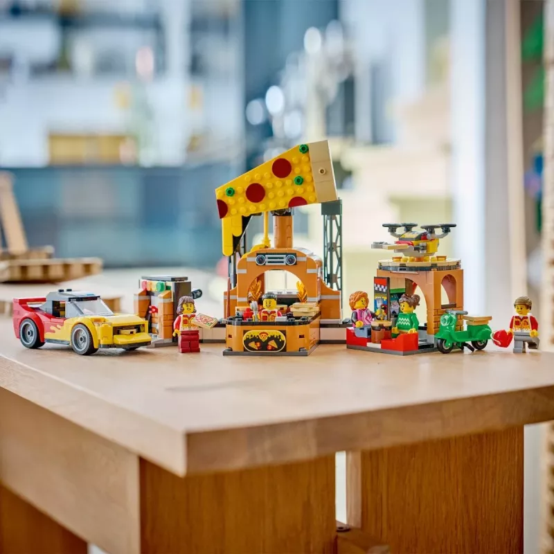 LEGO City 60496 Pitsa kohaletoomise elamus sõidukitega (494 osa)