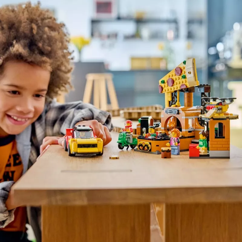 LEGO City 60496 Pitsa kohaletoomise elamus sõidukitega (494 osa)