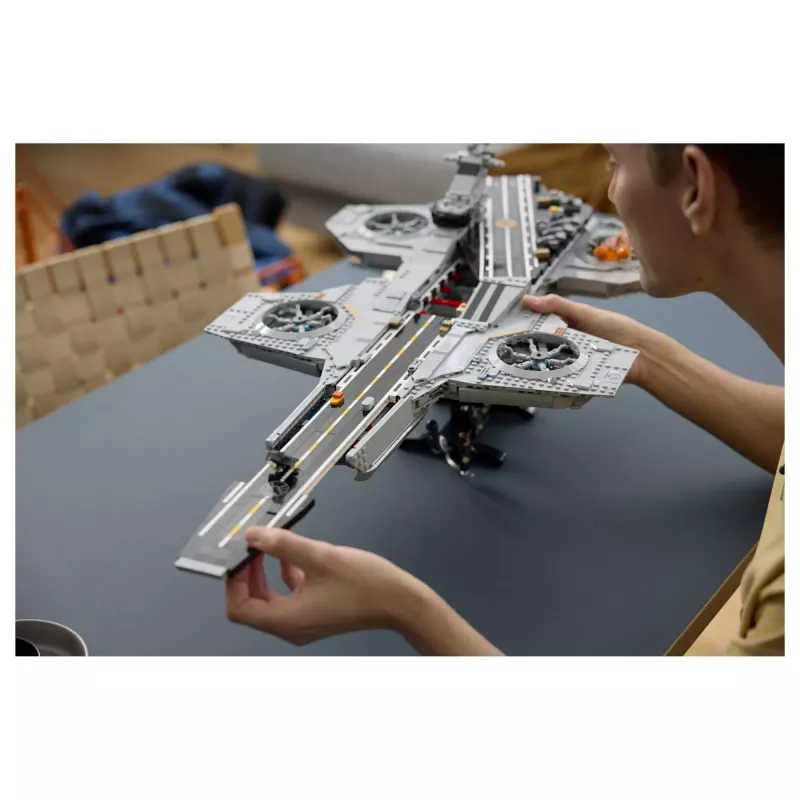 LEGO Marvel 76354 S.H.I.E.L.D. õhukandja (3057 osa)