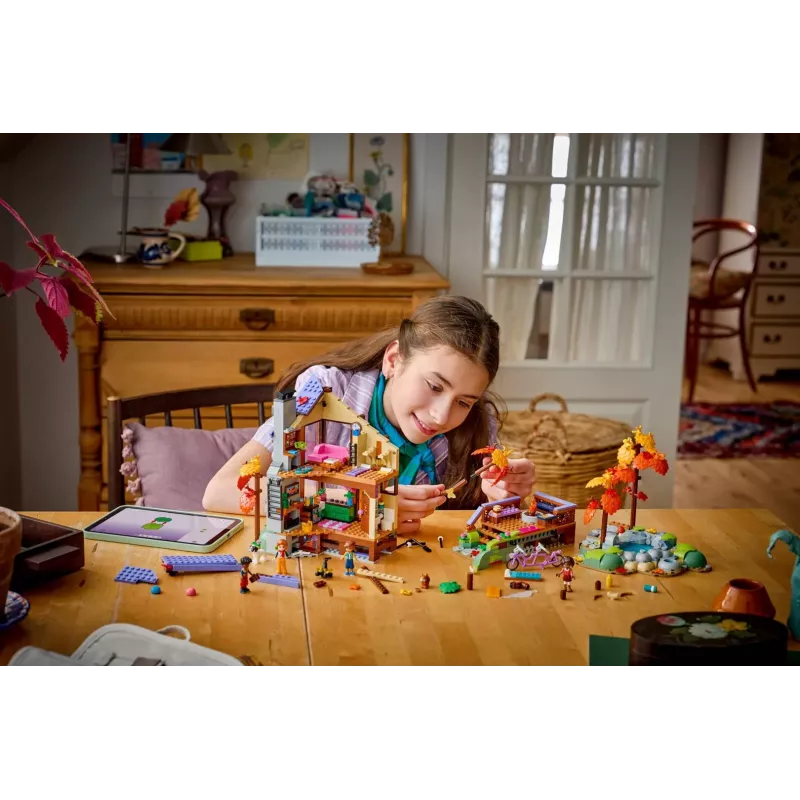 LEGO Friends 42705 Hubane sügismetsa onn (1229 osa)