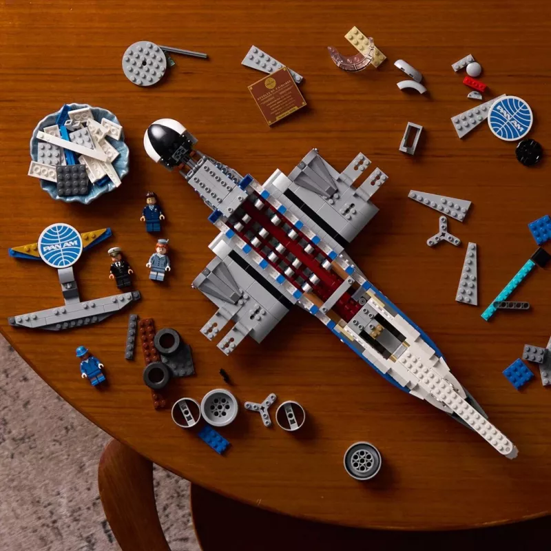 LEGO Icons 11378 Douglas DC-3 PAN AM reisilennuki ehituskomplekt (2500 tükki)