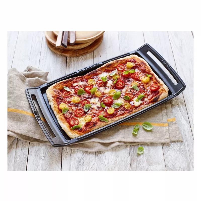 Staub Ristkülikukujuline Malmist Praadimispann Kaanega, Must, Induktsiooniga Ühilduv, 38 cm