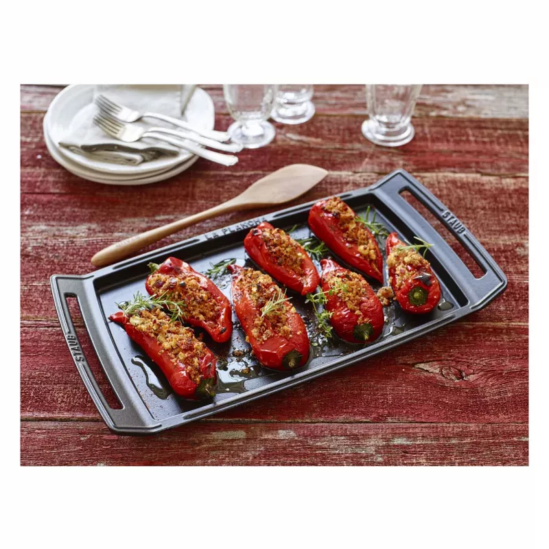 Staub Ristkülikukujuline Malmist Praadimispann Kaanega, Must, Induktsiooniga Ühilduv, 38 cm