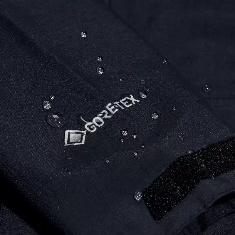 Berghaus Hillwalker Gore-Tex InterActive Jope - Naiste jope, suurus S (must)