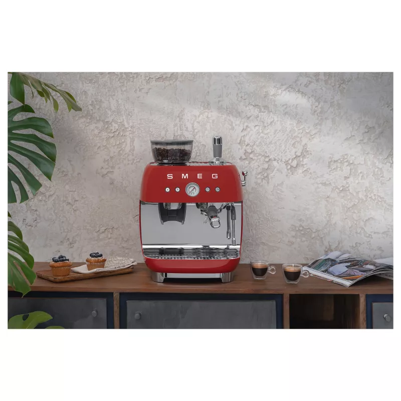Smeg 50's Style Täisautomaatne Kohvimasin EGF03RDEU Punane
