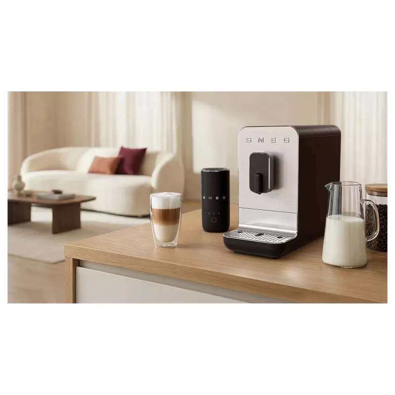 SMEG BCC11BLMEU Oast-kuni-tassini kohvimasin aurufunktsiooniga, mattmust