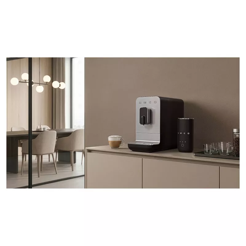 SMEG BCC11BLMEU Oast-kuni-tassini kohvimasin aurufunktsiooniga, mattmust