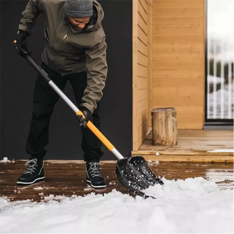 Fiskars 1057189 Snow Shovel Metal Black, Orange