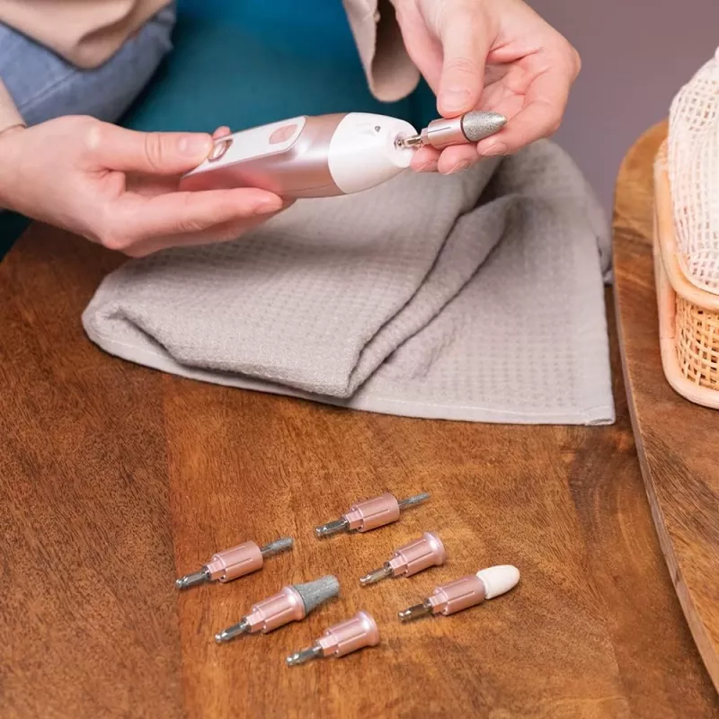 Cecotec PinkyCare 700 Perfect Nails elektrooniline maniküüri- ja pediküürikomplekt, küüneviil, 7 otsikut, 2 kiirust, laetav, roosa/valge