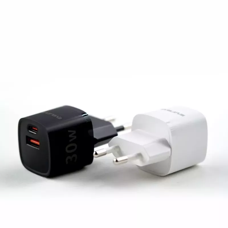 Evelatus USB-A ja USB-C 30W Max EU laadija Valge