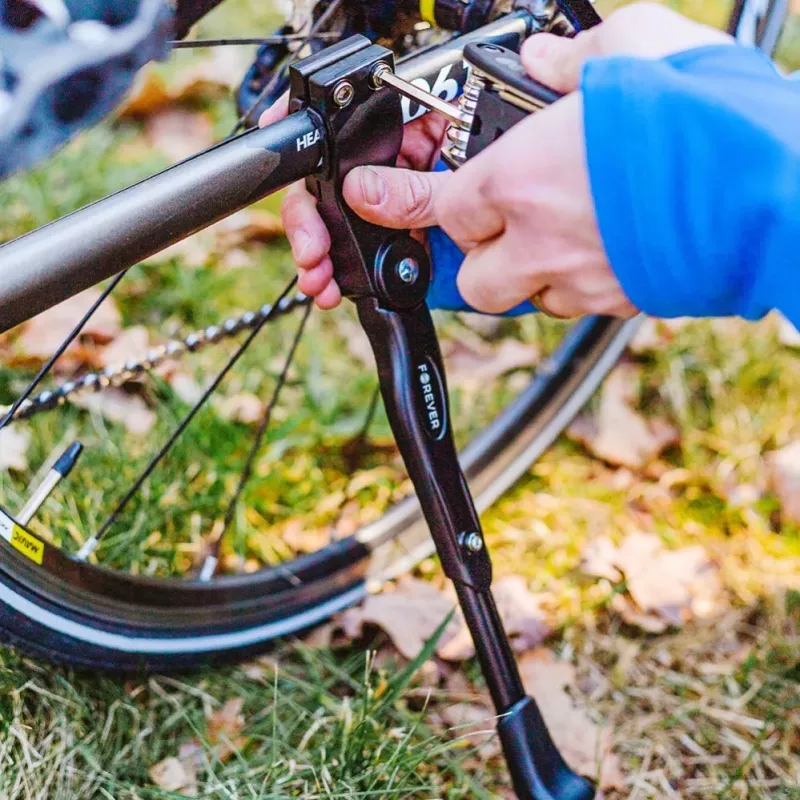 Forever Outdoor Bikes Jalgrattatugi - Alumiiniumisulamist küljetugi 24-29-tollistele jalgratastele, must