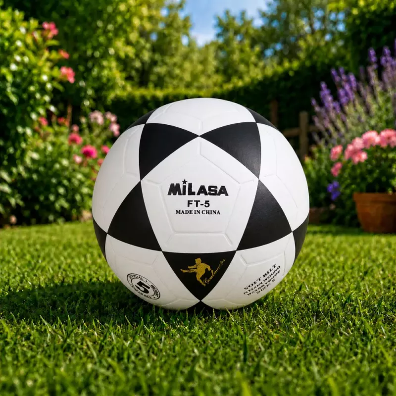 LEAN TOYS Treeningjalgpall muruväljakule must-valge Milasa 22cm suurus 5