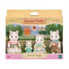 EPOCH Sylvanian Families Milk Cat Family - 4 kollektsioneeritavat fliisist kujukest (isa Cyrus, ema Stella, poeg Freddie, tütar Millie) vanusele 3+