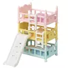 EPOCH Sylvanian Families kolmekorruselised narid - nukumaja mööbel, 3 korrust, valge roosade aktsentidega, sisaldab redelit ja 3 madratsit, beebikujudele, vanus 3+