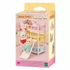 EPOCH Sylvanian Families kolmekorruselised narid - nukumaja mööbel, 3 korrust, valge roosade aktsentidega, sisaldab redelit ja 3 madratsit, beebikujudele, vanus 3+