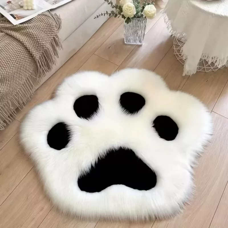 LEAN Plush Paw Rug Pehme Karusnahavaip Must ja Valge 60 x 60 cm