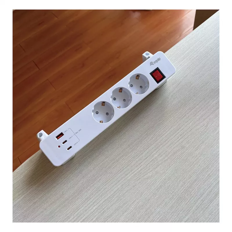 Equip pikenduspesa CEE 7/7 90° 3x Schuko / 2x USB-C + USB-A, valge, 1,5 m