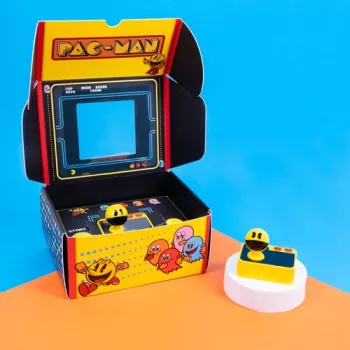 FIZZ CREATIONS Retro Arcade Pac-Man plug and play traadita mängupuldiga konsool