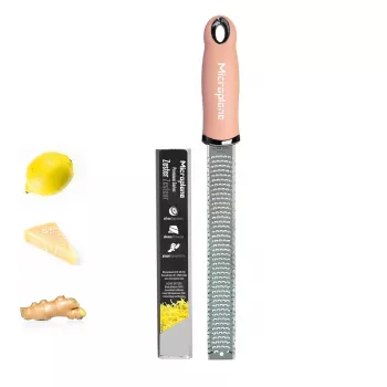 Microplane Premium Classic Grater Malve (Mauve) – Fine Zester, Stainless Steel Blade, Ergonomic Handle, Dishwasher Safe, Protective Cover Included
