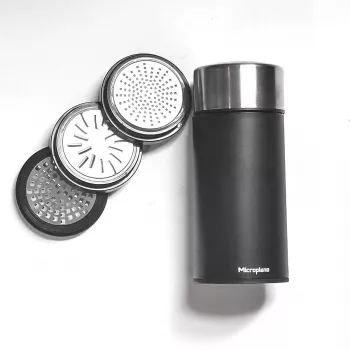 Microplane Universal Mill - Must/Läbipaistev Pöörlev Riiv Kõvade Juustude, Šokolaadi, Pähklite, Maitseainete Jaoks